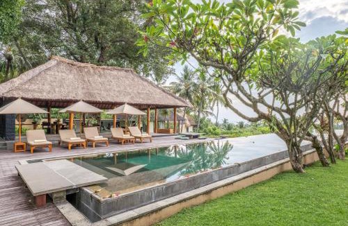 Mangsit Villa | Qusia 3BR Luxury Villa