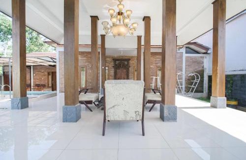 Klaten Villa | Villa Maurine Prambanan