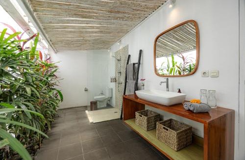 Batubelig Villa | Villa Mitsouko by Optimum Bali - 800 m to Beach - 5 min Seminyak & Canggu