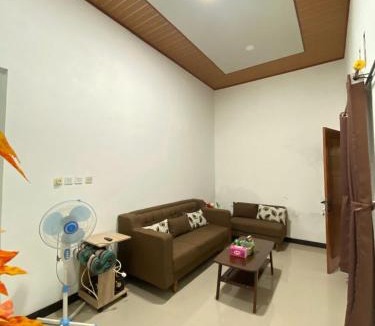Colomadu House | Homme Stay Oemah Kelengkeng Solo