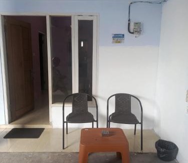 Genteng Apartment | B&B Guest House
