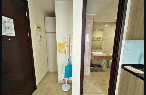 Cikini Apartment | MENTENG PARK EMERALD SPACIoUS 2BEDROOM APARTMENT WITH BEAUTIFUL BALCONY SUPER COMFORTABLE HOTEL GRADE AMENITIES 57SQM 6 PAX