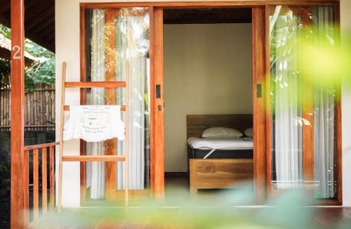 Batu Karas Hotel | Banana surf and stay