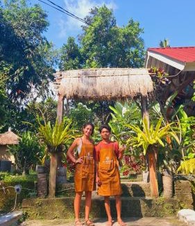 Kecamatan Sikur House | Bamboo Craft Homestay