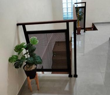 Madiun House | Taman Salak Homestay -5BR Entire House