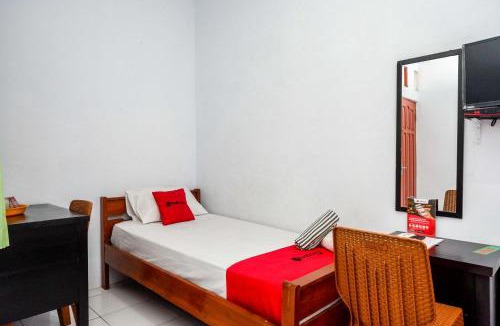Tegal Hotel | RedDoorz Syariah near Alun Alun Balai Kota Tegal