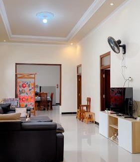 Laweyan House | Guest House Griya Mundu Kerten