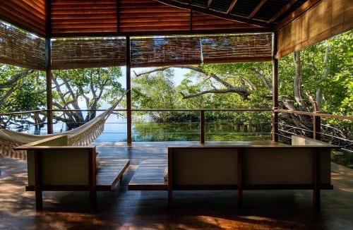 Waisai Resort | Villa Luzo & Tours