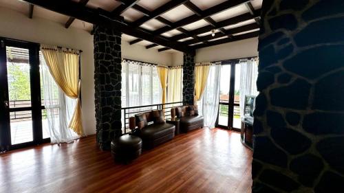 Parongpong Villa | X7 VILLA 8 people Istana Bunga Lembang by YourHome