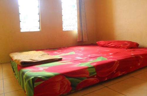 Ngamprah House | Guest House Griya Mas BCI A 39A