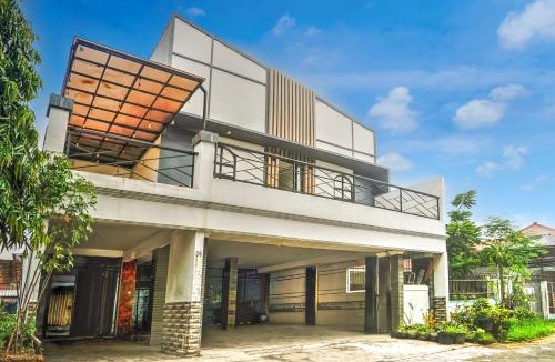 Suko Manunggal Hotel | Hotel O near Ciputra World Surabaya formerly Darmo Residence
