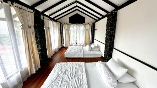 Parongpong Villa | X4 VILLA with pool Villa Istana Bunga by YourHome