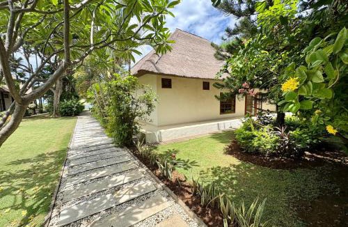 Lokapaksa Villa | Beachfront Villa Nirwana with Private Jacuzzi