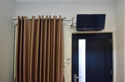 Cilacap Hotel | RedDoorz near Alun Alun Cilacap