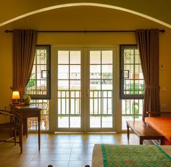 Medan Resort | Hotel Deli River and Restaurant Omlandia