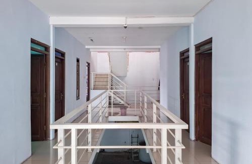 Surakarta Hotel | RedDoorz near Tugu Kartasura 2