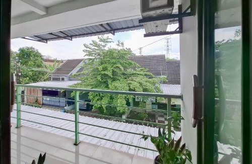 Surakarta Hotel | RedDoorz near Tugu Kartasura 2