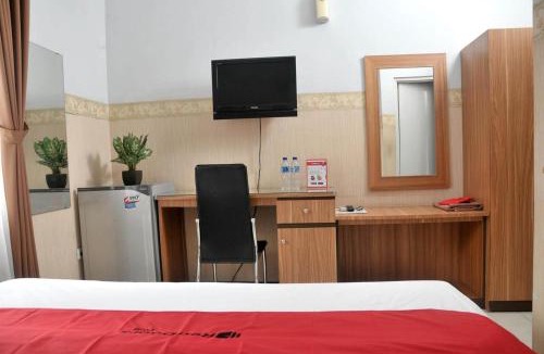 Jatingaleh House | RedDoorz Plus near Undip Tembalang