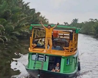 Kumai Boat Rental | Orangutan Borneo Tour Tanjung Puting