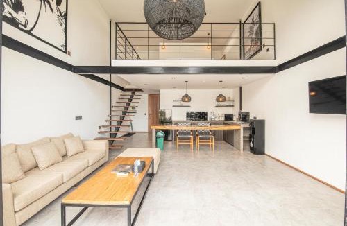 Munggu Hotel | Expansive Loft 200m from Canggu Beach