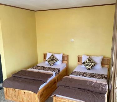 Berastagi House | WISMA SUNRISE GUEST HOUSE 10 minutes by walking to the big fruit market in Berastagi