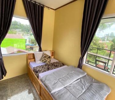 Berastagi House | WISMA SUNRISE GUEST HOUSE 10 minutes by walking to the big fruit market in Berastagi