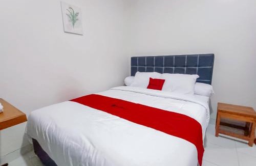 Surakarta Hotel | RedDoorz at Tebee Homestay near Tugu Kartasura