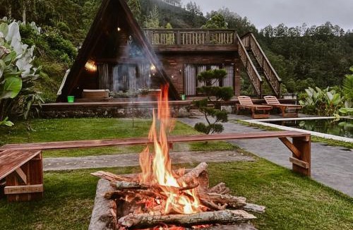 Songan Cabin | Batur Cliff Panorama
