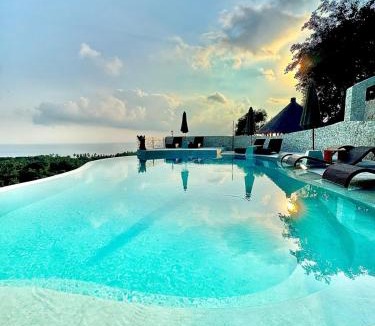 Penida Island Hotel | Penida View Village - Infinity pool & Volcano View