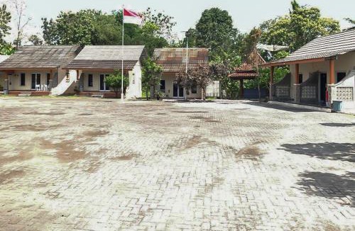Mertoyudan Hotel | Homestay Syariah Banjar Makmur Mertoyudan RedPartner