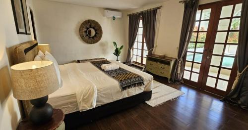 Batu Bolong House | Chiku Villa
