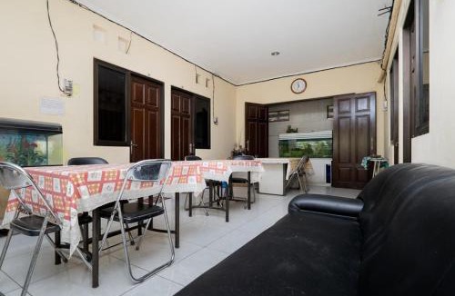 Suko Manunggal Hotel | RedDoorz At Graha 99 Simomulyo