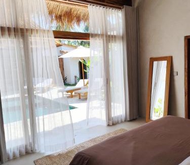 Gili Trawangan Villa | Kura Kura - new 2 Room Luxury Private Pool Villa
