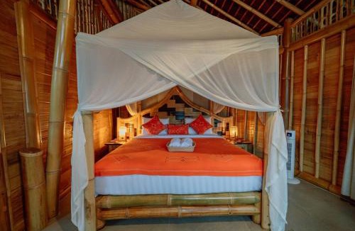 Selat Villa | CR Tris Casa De Bambú - Bamboo House Bali