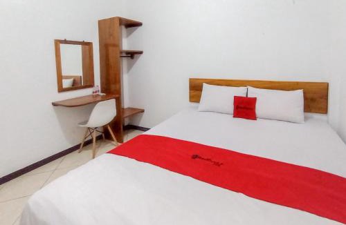 Purwokerto Hotel | RedDoorz Syariah near Universitas Jenderal Soedirman 3