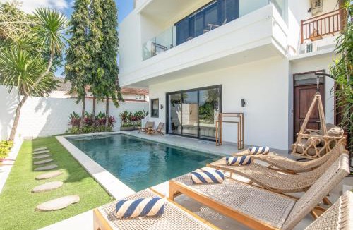 Batubelig Villa | 4 Bd Seminyak Retreat Rice Fields 4 mins to Beac