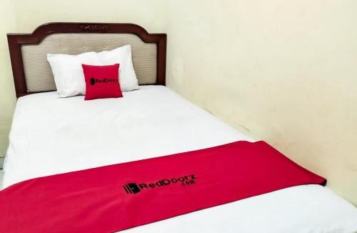Metro Hotel | RedDoorz at Guesthouse Oemah Opa Metro Lampung