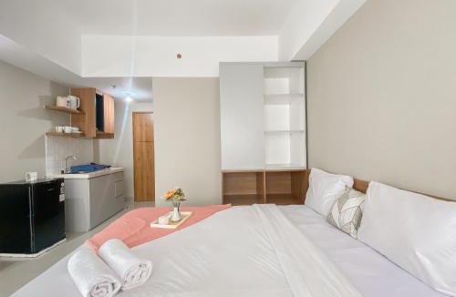 Duren Sawit Apartment | Modern Look Studio Apartment at Gateway Park LRT City Jatibening By Travelio