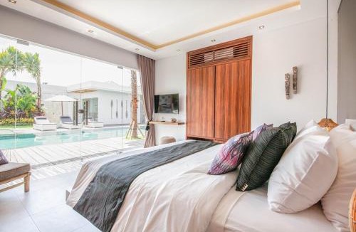 Berawa Villa | Luxurious 6 Br in Canggu 400m to Finns Beach
