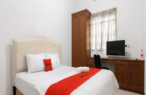 Bekasi Hotel | RedDoorz near Trans Studio Mall Cibubur