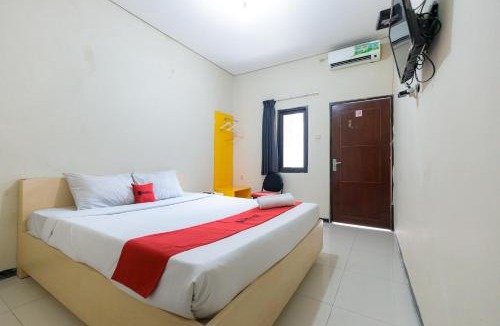 Suko Manunggal Hotel | RedDoorz at Osuko Residence Sukomanunggal Jaya
