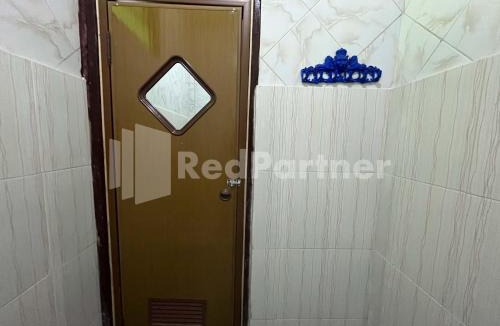 Peterongan Hotel | Hotel Dewi near GOR Merdeka Jombang Mitra RedDoorz