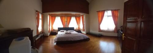 Parongpong Villa | Villa Dinar Tulip Pinewood