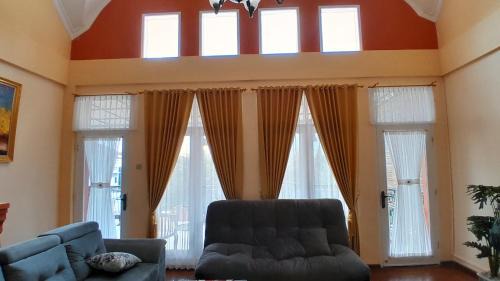 Parongpong Villa | Villa Dinar Mountain Estate