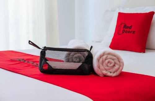 Pekanbaru Hotel | RedDoorz near Parit Indah Pekanbaru