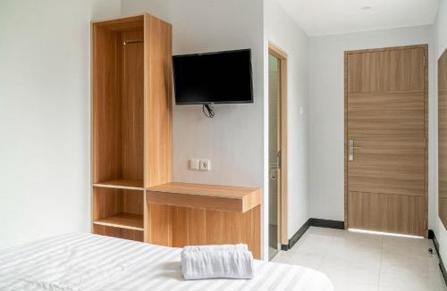 Jakarta Hotel | RedDoorz near Puri Indah Lippo Mall 2