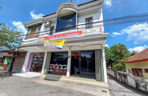 Caruban Hotel | Artayya Puri 3 Syariah near Terminal Caruban Mitra RedDoorz