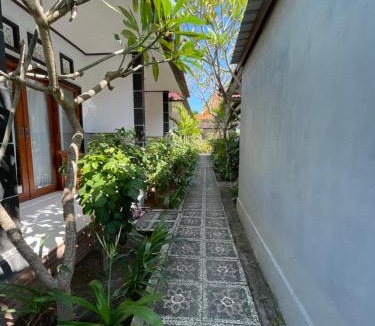 Jungut Batu Bed & Breakfast | Rajuna Homestay