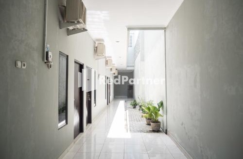 Grogol Hotel | Athena House Syariah Near The Park Mall Solo Baru Mitra RedDoorz