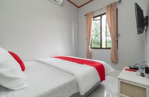 Sentul City Bed & Breakfast | RedDoorz Plus near Jungeland Sentul